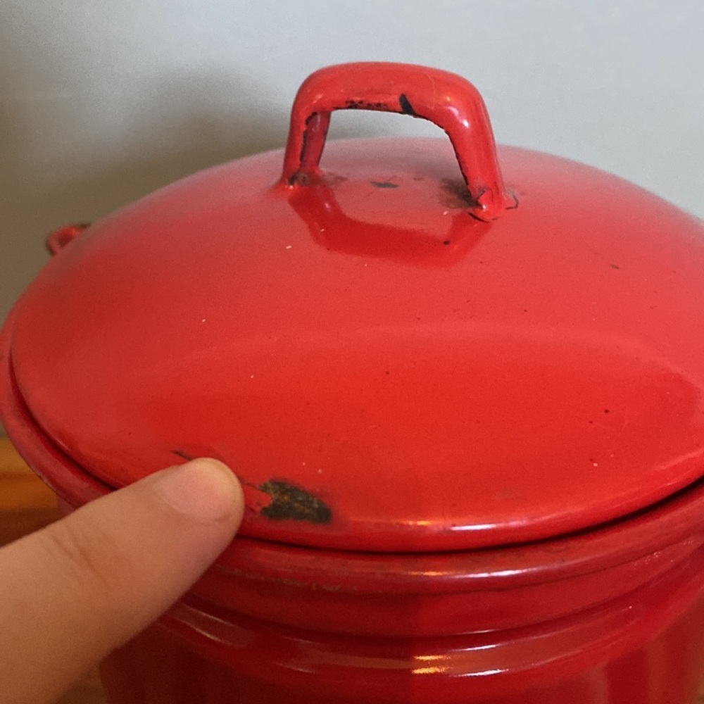 Porcelain red enamel coffee pot 1940 tea pot. Shabby chic retro cottagecore - Picture 10 of 11